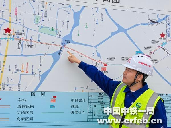 工作中的李文磊